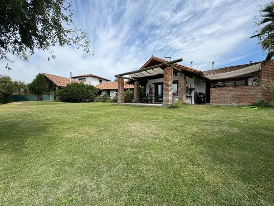 En Venta Gran Casa Colonial En Requínoa.