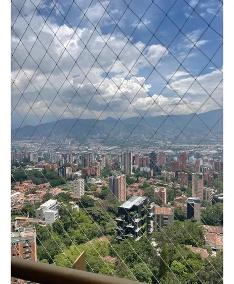 En Venta - Apartamento Amplio Con Vistas Panoramicas En El Tesoro