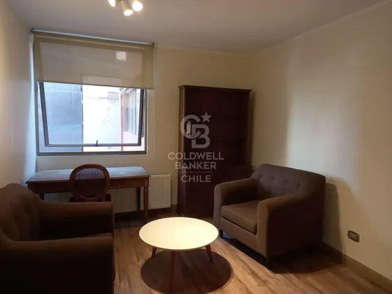 Oficina 2° Piso: 2 Privados, Baño, Estacionamiento Y Bodega