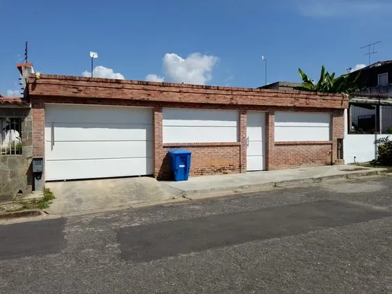 Vendo Casa 1 Planta Remodelada,332mt2, 3hab 2 Baños 4 Ptos, Patio Interno, Tanque Calle Cerrada Con Vigilancia