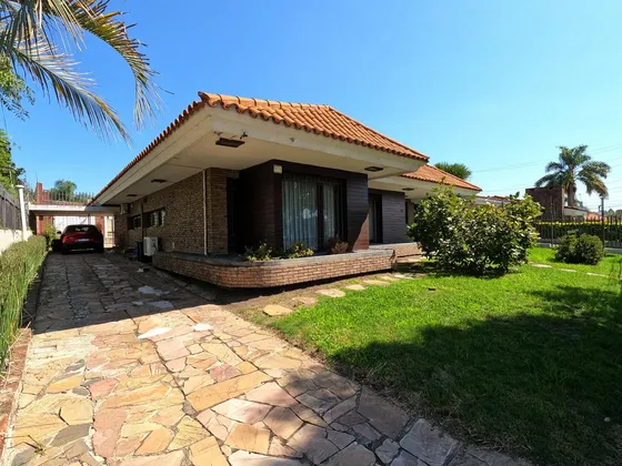 Venta Casa Cuatro Dormitorios Tres Baños Ocho Cocheras Piscina Barbacoa La Paz Canelones