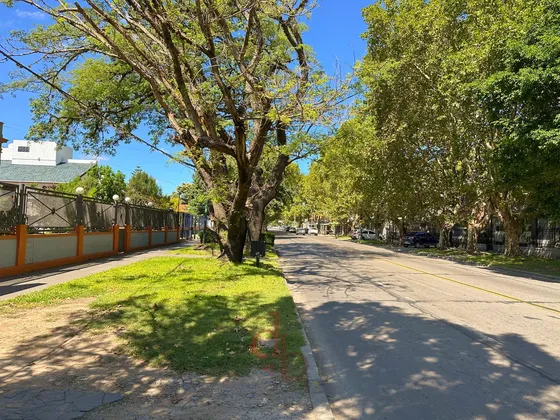 Casa En Venta Sobre Avenida Espora. Oportunidad!