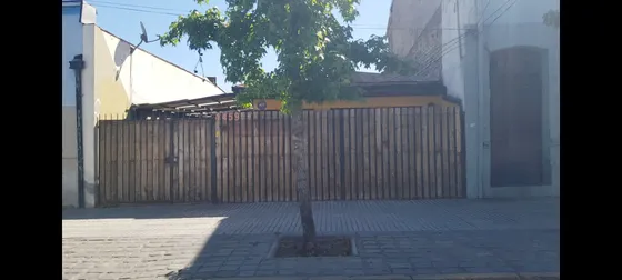 Casa En Venta De 4 Dorm. En Santiago