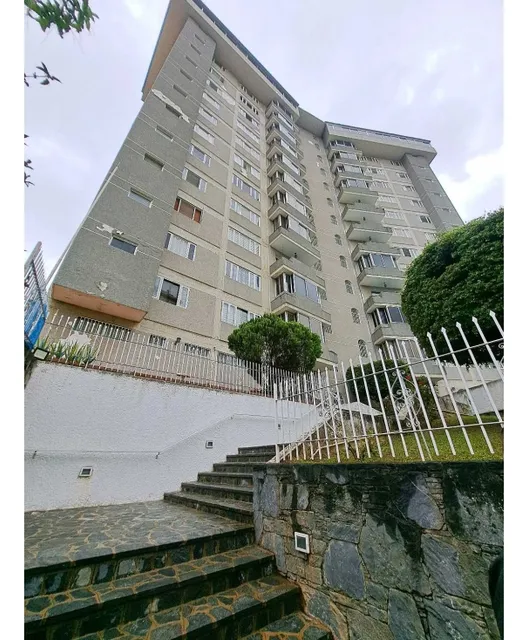 Apto. En Sta. Paula 165m2/3h+serv/2b+serv/1pe/m/vista/calle Cerrada Np