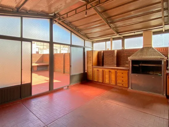 Departamento De 3 Ambientes Con Patio Y Cochera En Venta En Lanus Oeste
