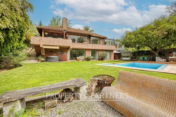 Casa En Las Lomas De La Dehesa Con Increíble Terre...