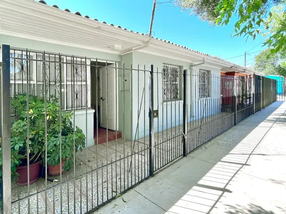 A Cuadras Del Metro Zapadores. Casa Completa Sólida En Jos?