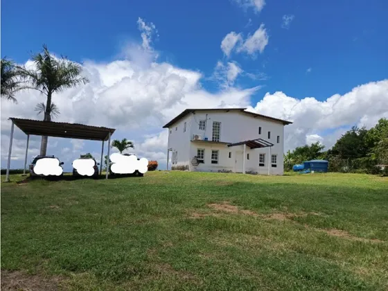 Casa Campestre Con Amplio Terreno Urb. Cumbre Roja-puinky, Los Teques