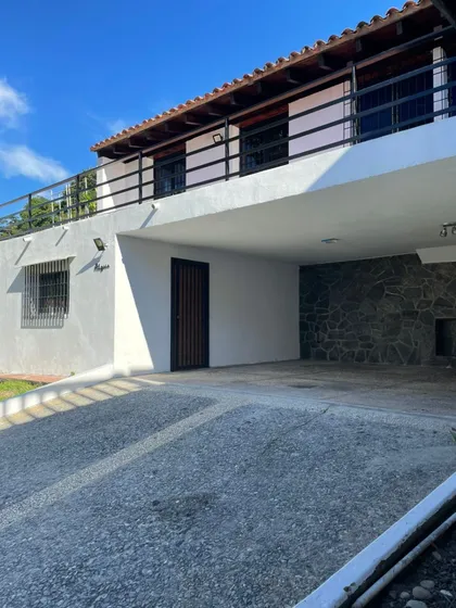 Venta Casa Prados Del Este 608mts. De Terreno, 350mts. De Construcción Aprox