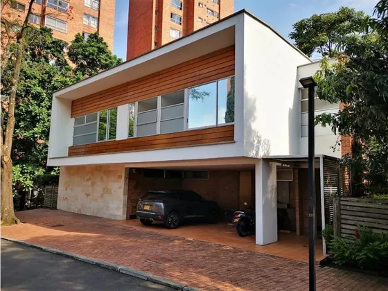 Casa En El Poblado Sector  Los Balsos