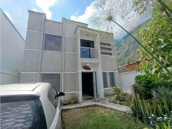 Venta De Town House En La Puerta. Ve22-007lpu-yceg