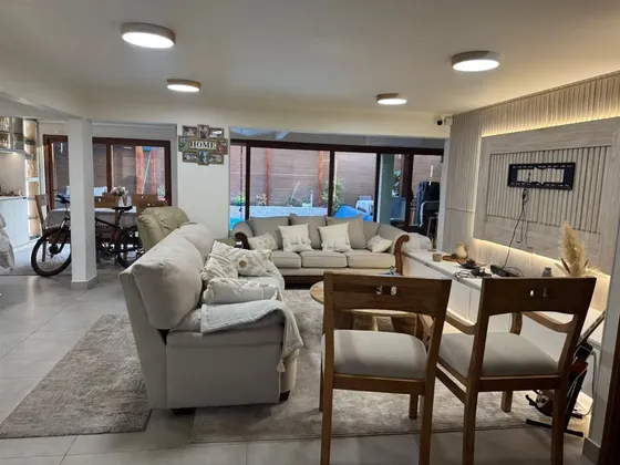 Casa En Venta De 4 Dorm. En Huechuraba