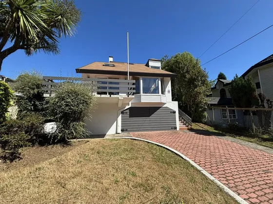 Linda Casa Recién Remodelada Con Excelente Conectividad