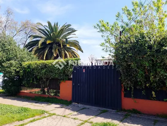 Casa En Venta De 3 Dorm. En Peñalolén