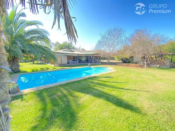 Parcela En Venta De 4d 3b Piscina Cabaña De Visitas En Lampa