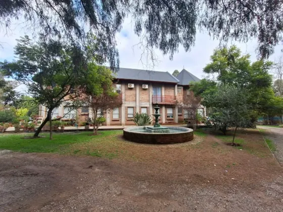 Casa En Venta De 8 Dorm. En Padre Hurtado Con Dos Casas