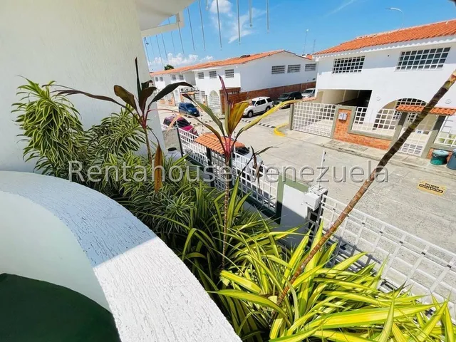 Townhouse En La Morita I, Avenida Aragua Villas Del Sol. Ljsa 25-6276