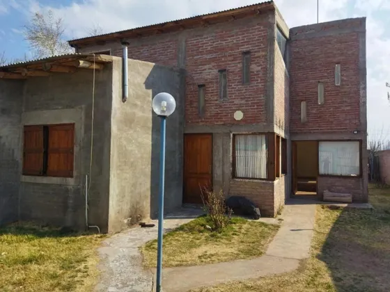 Casa En Venta - 6 Dormitorios 6 Baños - Cochera - 420mts2 - Malargue