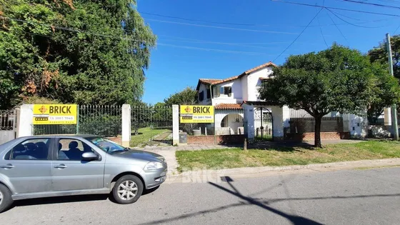 Casa Tipo Chalet Colonial En Espect Lote De 10x35.35 Mts - 354 M2 De Lote Gran Parque Arbolado
