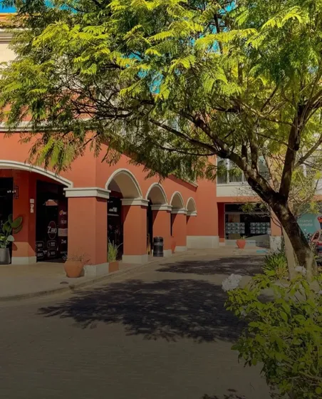 Alquiler De Cochera En Pueblo Caamaño, Pilar