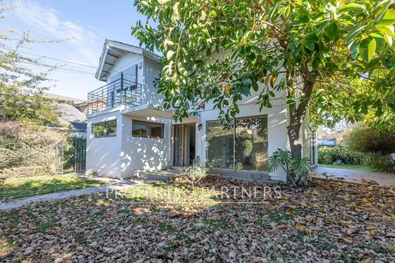 Excelente Casa, Alianza Francesa, Gran Terreno