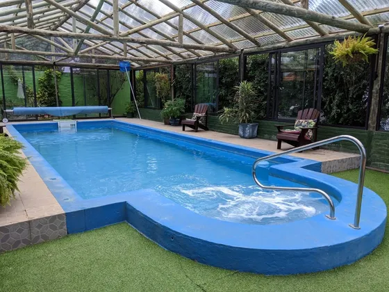 Piscina Climatizada,  Chalet De 3 Dormitorios.