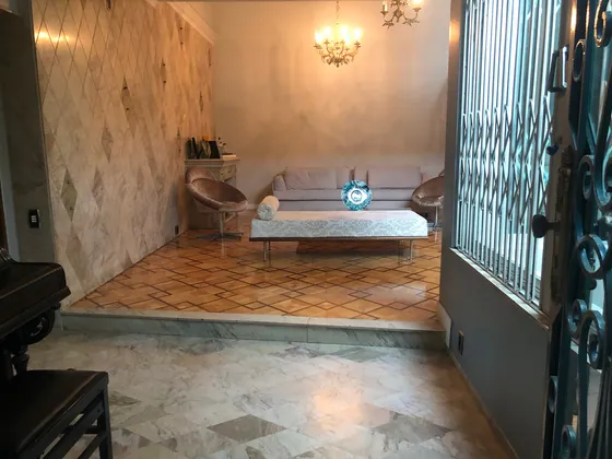 Imóvel Amplo Arborizado Com Piscina E Muito Verde.