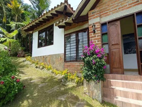 Casa Campestre En Arriendo Ubicada En Rionegro Sector Quirama (24797).