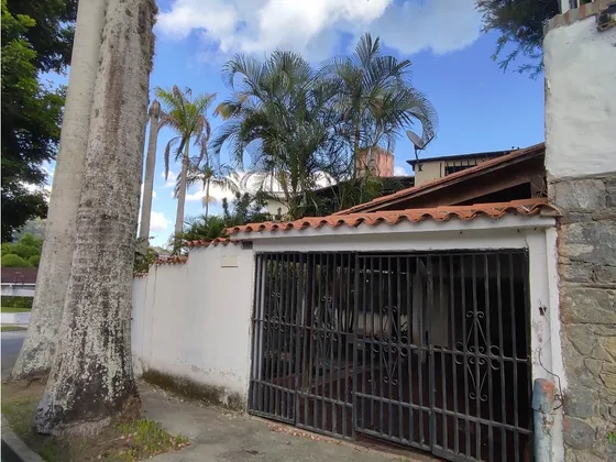 Casa En Venta En La Boyera 400m2 4h+3b+2p/ (af)