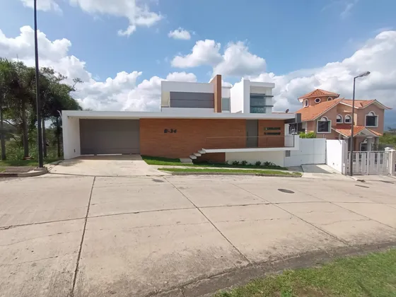 Se Vende Quinta A Estrenar Con Planta Electrica Terrazas Del Country 