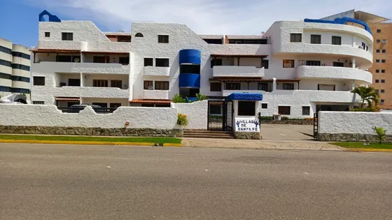 En Venta Town House Urb. Puerto Encantado. Higuerote. Km
