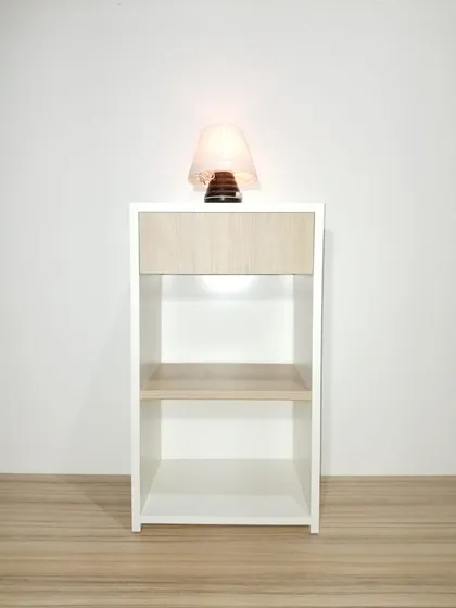 Mesa De Luz En Blanco Y Camelia 