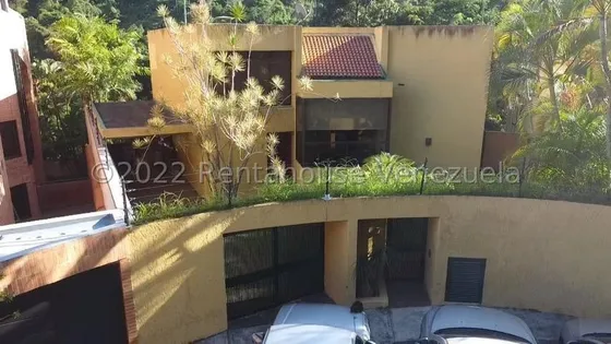 Bella Y Espaciosa Casa Quinta En Venta Posee Un Anexó Equipado En Colinas Del Tamanaco. Fabiola. Mls #23-9409. 