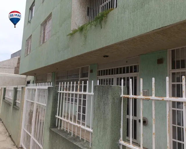 Re/max 2 Mil Alquila  Interesante , Cómoda Y Espaciosa Oficina Amoblada, Lista Para Usar, Ubicada En Planta Baja En La Entrada De Un Edificio Seguro