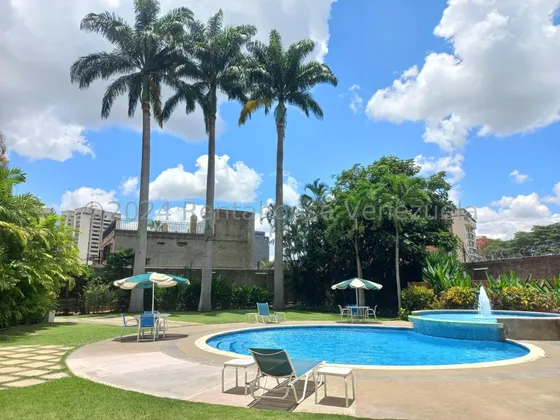 Paisajismo, Edificio En Espectaculares Condiciones, Piscina Y Un Diseño En El Departamento Sumamente Genial - Los Dos Caminos // Luis Gomez // Mls - #25-2508