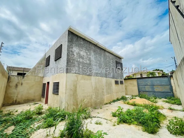 Casa Townhouse En Obra Gris En San Pablo Turmero Calle Cerrada Con Porton Electrico Cableado Completo Excelente Precio Venta Estef 25-22850