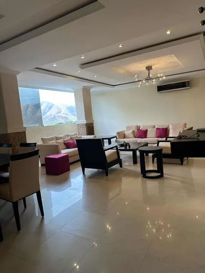 Apartamento Lujoso Y Amplio De 180 M2 Urb La Soledad