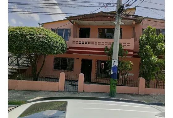 Venta De Casa  Y Dos Apartamentos  En  Escallonvilla 