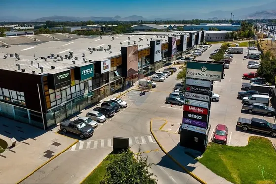 Oportunidad Bodega/sala De Ventas/oficinas Colina