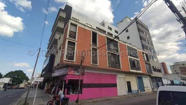 Edificio Comercial En Alquiler En Barquisimeto Crr 18 De Facil Acceso En Optimas Condiciones Con Amplios Espacios Cod 25 16973 Comunícate Soy Gabi Irastorza                                            