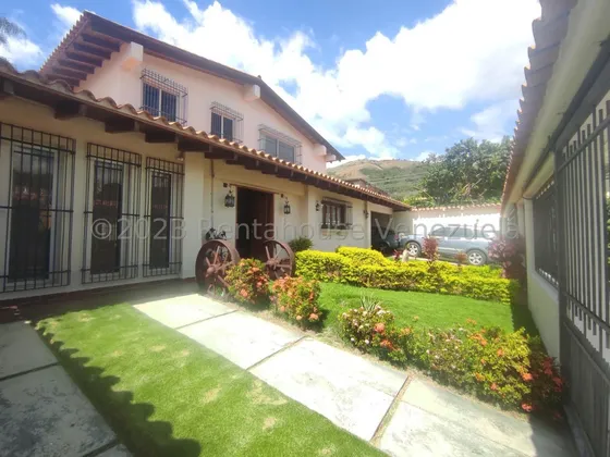 Casa En Venta Ubicada En El Centro De La Victoria, Fvina 25-15448