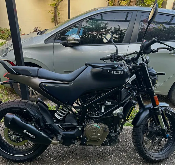 Moto Husqvarna 401 Svartpilen 490km 2023 Impecable
