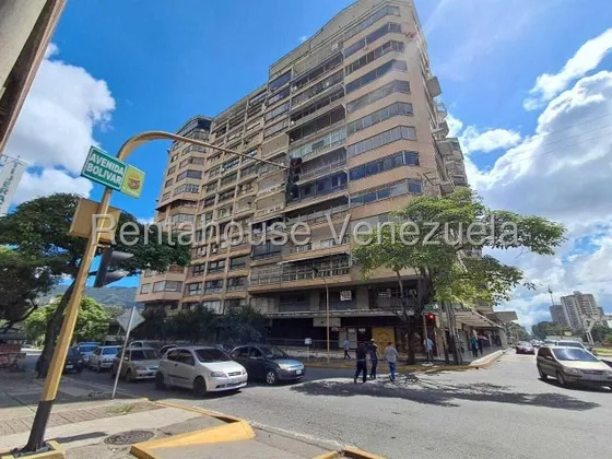 Apartamento En Alquiler En Res. Los Sauces, Av. Bolívar Norte De Valencia   25-10734