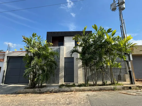 Se Vende Casa Nueva Completamente A Estrenar Con Acabados De Lujo En La Urbanización El Bosque. 