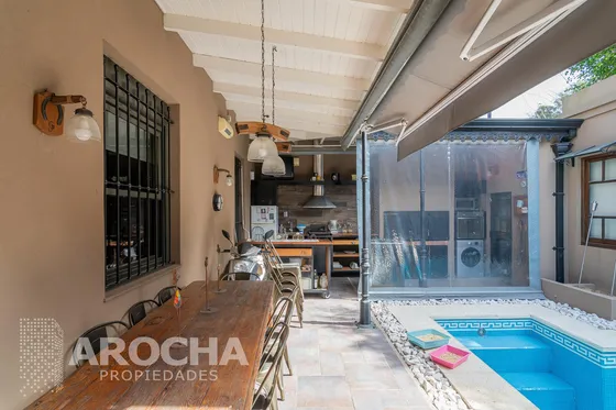 Casa En  Quilmes Centro Con Garage Y Pileta
