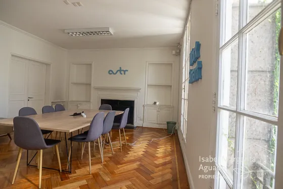 Disponible Ahora/ Duplex Con Jardín En Edificio Neoclásico 