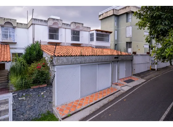 Casa En Alquiler En Colinas De Bello Monte 450 M2