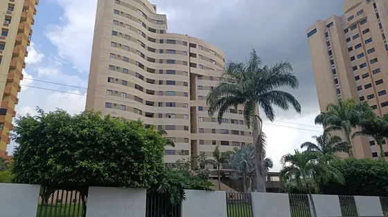 Julio Latouche 27-3038 Apartamento En Venta Plaza Real Naguanagua Valencia, Moderno, Completamente Equipado Y Amoblado, Planta Eléctrica 50% Y Pozo De Agua, Muy Cerca Al Sambil Y Kromi.
