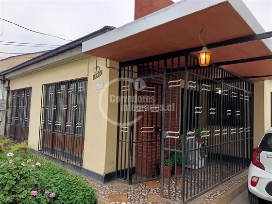 Oportunidad, Casa 3 Dorm. 1 Baño, 2 Estac. Macul