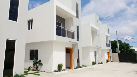 Casa En Venta En Brisas De Punta Cana, 110m2, 2 Hab. 1 Parqueo, Eclusiva Comunidad Con Seguridad, Excelente Ubicacion Y Todas Las Comodidades Que Ofrece La Zona, Oportunidad De Invertir Y Precio. 